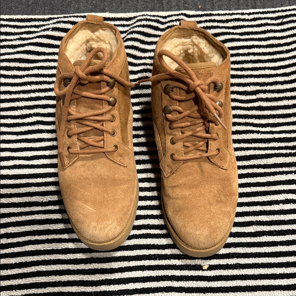 Women’s Ugg Tan Suede Lace-Up boots